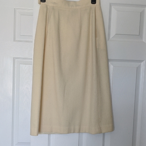 Chic Beige Midi Skirt - Picture 3 of 8